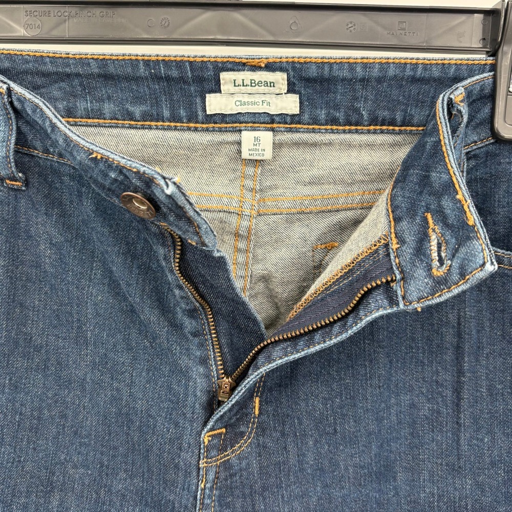 LL Bean Classic Fit Straight Leg Jeans Womens 16 MT Dark Wash Stretch 500301 - Picture 3 of 14
